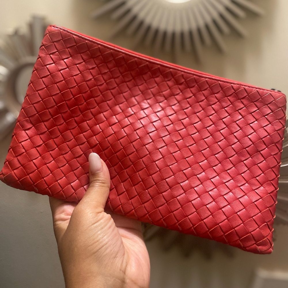 Authentic Bottega Veneta Medium Intreciatto Leather Pouch. LIKE NEW!